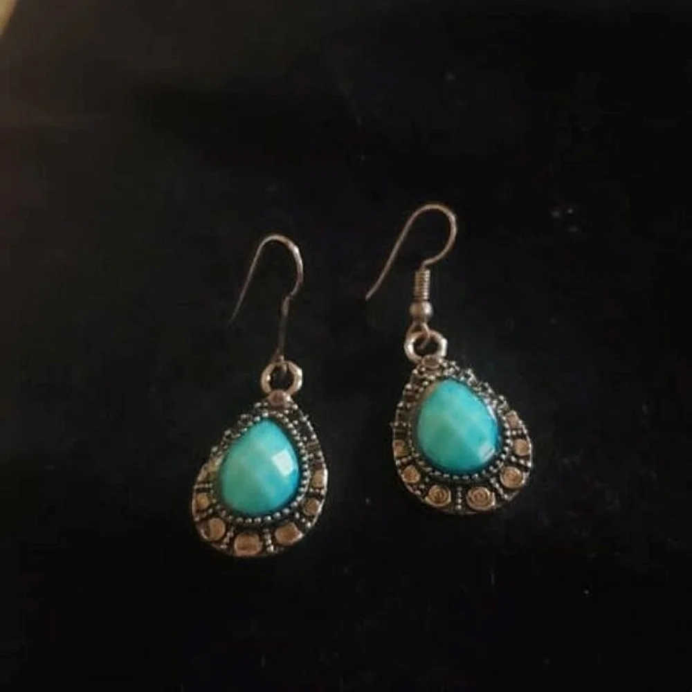 4/$20💃Turquoise Teardrop Dangle Earrings. 🌴